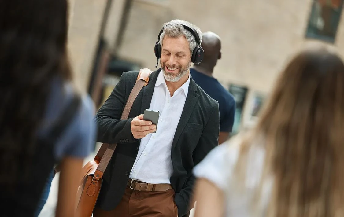 HearThrough giữ thế giới thực trong tầm tay bạn.