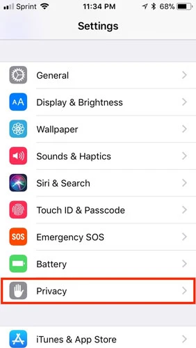 Nhấn vào Quyền riêng tư.