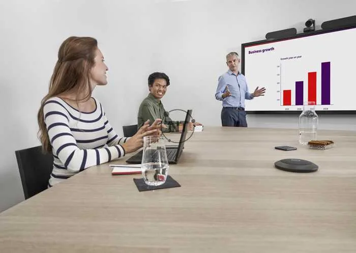 ClickShare CSE-200 Plus - Wireless collaboration solution for creative content-sharing fit for enterprise roll-outs