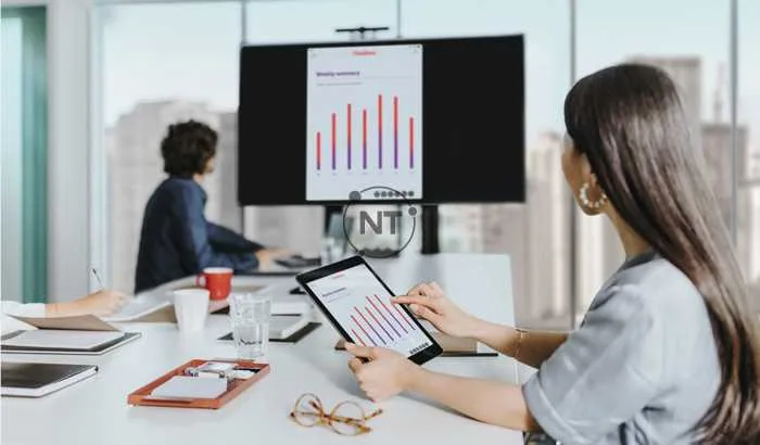 ClickShare CSE-200 - Wireless presentation system for small to medium sized meeting rooms