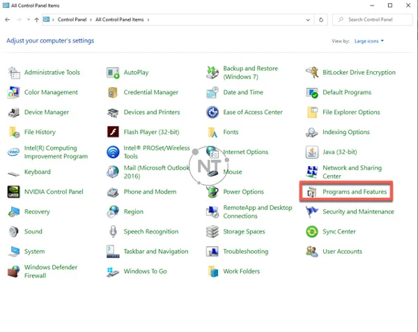 Ngoài ra, nếu View by được đặt thành biểu tượng Large hoặc Small, hãy bấm Programs and Features. 