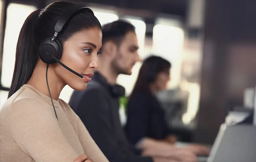 Tai nghe Jabra Evolve2 40 - So sánh tai nghe Yealink UH46 vs Jabra Evolve2 40