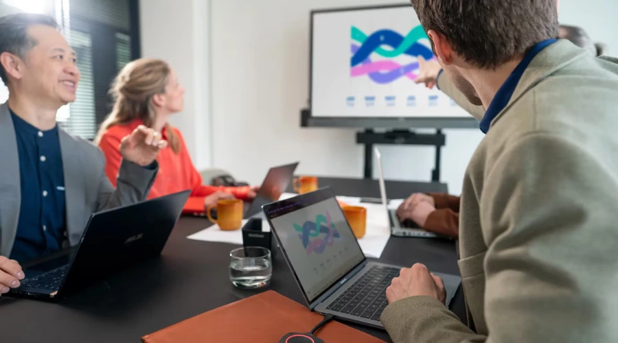 Thiết Bị Trình Chiếu Không Dây Barco Clickshare C-10: Astros AS-101 vs Barco ClickShare C-10: So sánh chi tiết