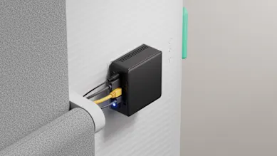 Kết nối Rally Board 65 với một máy tính chuyên dụng.