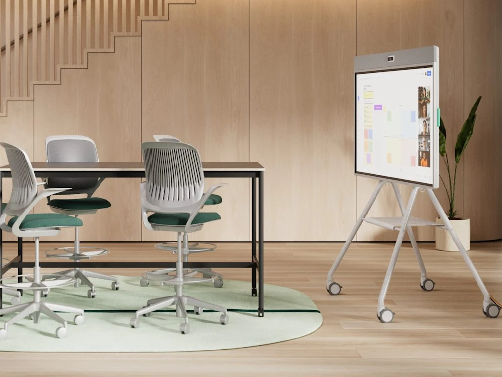 Giúp cho cuộc họp linh hoạt hơn với Rally Board 65 Cart