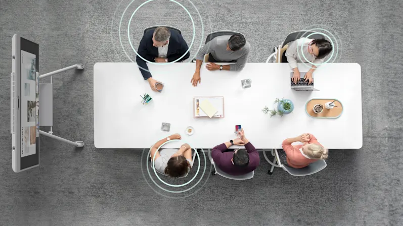 Logitech Rally Board 65 - Cân bằng giọng nói AI