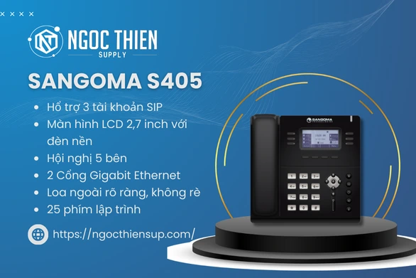 Điện thoại IP Sangoma S405 màu đen với màn hình LCD 2.7 inch có đèn nền, hiển thị thông tin và các phím lập trình, kèm thông số kỹ thuật nổi bật và logo Ngọc Thiên Supply.