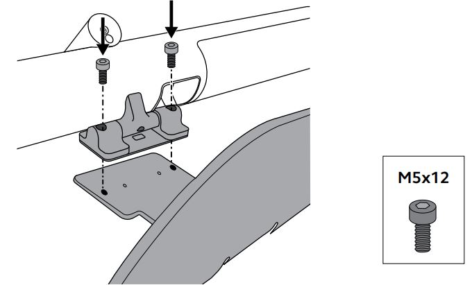 Dùng các vít M5x12 đi kèm và khóa lục giác 4 mm để cố định PanaCast 50 vào giá đỡ bàn.