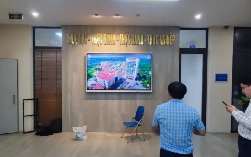 Triển khai màn hình tương tác cho trường Đại học Công nghiệp Hà Nội