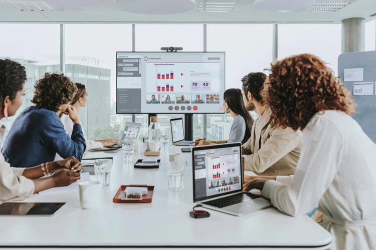 ClickShare C-10 bổ sung các tính năng tương tác cho BYOD đầy đủ, dễ dàng trình bày không cần wirless trong bất kỳ phòng họp nào từ trung bình đến lớn. Đây là trung tâm thuyết trình không dây giúp cho các cuộc họp hỗn hợp của bạn diễn ra chỉ trong một cú nhấp chuột.