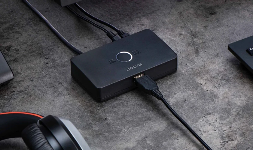 Kết nối với tai nghe USB-A