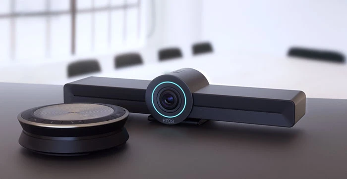 Một cửa sổ sang phòng họp khác