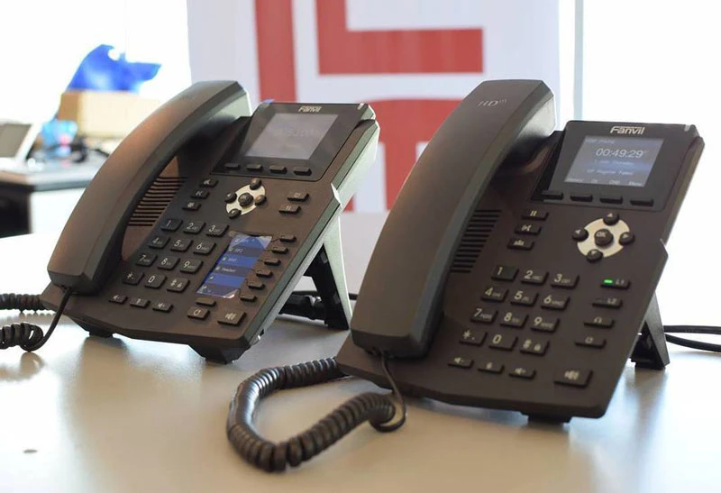 Điện thoại bàn IP giá rẻ Fanvil X4