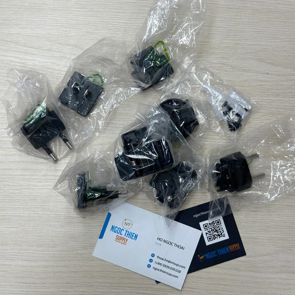 8 đầu cắm đổi nguồn điện - Bạn có thể cắm thoải mái tất cả các ổ cắm điện có trên thị trường