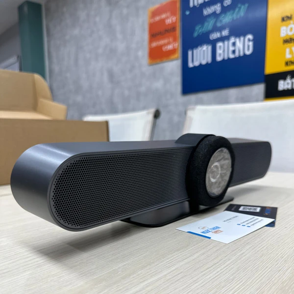 Mặt bên trái Logitech MeetUp