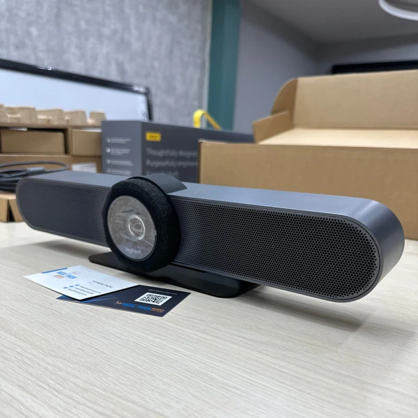 Mặt bên phải Logitech MeetUp