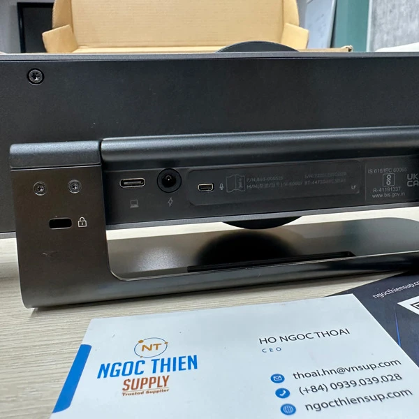 Nơi cắm các cổng kết nối của Logitech MeetUp