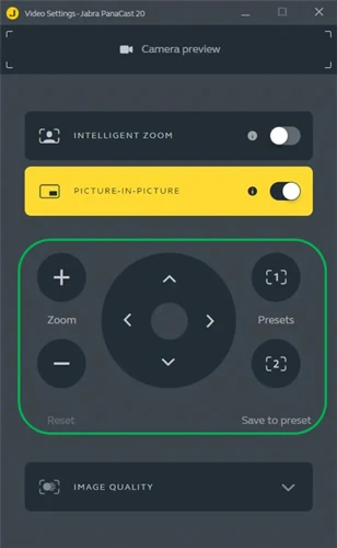 Nếu cần, hãy điều chỉnh chế độ xem camera bằng các điều khiển Xoay, Nghiêng, Thu phóng.
