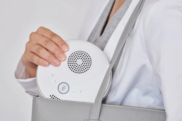 Có hỗ trợ pin có thể sạc mang lại khả năng di động cao lên đến 10 giờ hoặc lâu hơn