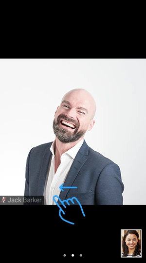 Bạn có thể xem video của tối đa 4 người tham gia cùng một lúc. Bạn có thể tiếp tục vuốt sang trái để xem video của nhiều người tham gia hơn.