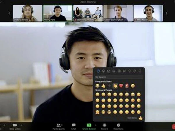 Phản ứng với biểu tượng cảm xúc trên màn hình