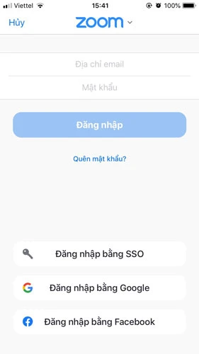 Nhập vào tài khoản Zoom của bạn hoặc có thể lựa chọn đăng nhập bằng SSO, Google, Faceboook