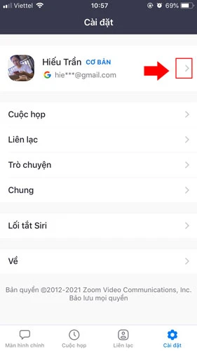 Ở mục tài khoản bạn nhấn chọn mũi tên ở góc bên phải.