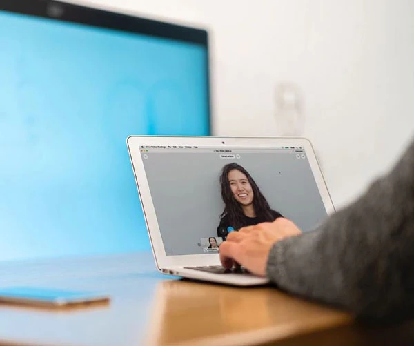 Tôi có thể chia sẻ màn hình từ bất kỳ thiết bị nào không?