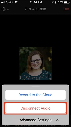 Nếu bạn cần kết nối âm thanh bằng một phương pháp khác, bạn có thể ngắt kết nối âm thanh bằng cách nhấn vào More rồi đến Disconnect Audio.