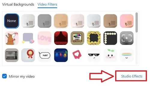 Trên ngăn bên phải, nhấp vào tùy chọn Studio Effects (Hiệu ứng Studio) ở góc dưới bên phải.