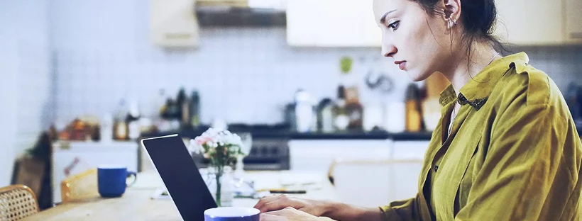 Micro họp trực tuyến Poly cho cuộc họp Zoom