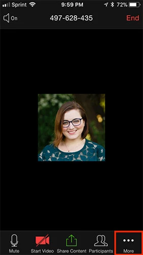 Khi đang họp zoom, hãy nhấn vào More trong các điều khiển.