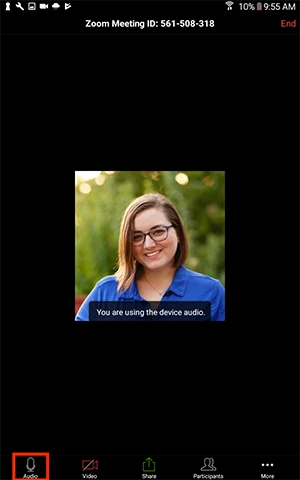 Sau khi kết nối, bạn sẽ thấy biểu tượng micrô để tắt tiếng và bật tiếng ở góc dưới cùng bên trái.