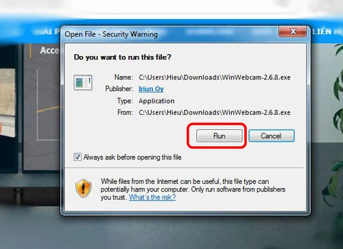 Sau khi tải về nhấp vào Run