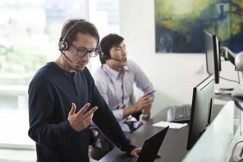 Tai nghe EPOS vs Poly: Bạn nên chọn hãng nào?