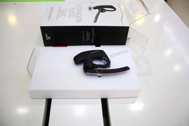 Thiết kế của tai nghe Plantronics Voyager 5200