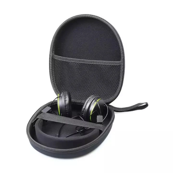 Đựng tai nghe vào hộp chuyên dụng