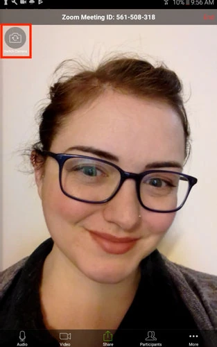 Chuyển đổi giữa máy ảnh trước và máy ảnh sau bằng cách nhấn vào Switch Camera