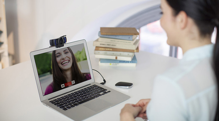 Tại sao cần phải mua webcam tích hợp micro để làm việc trực tuyến tại nhà
