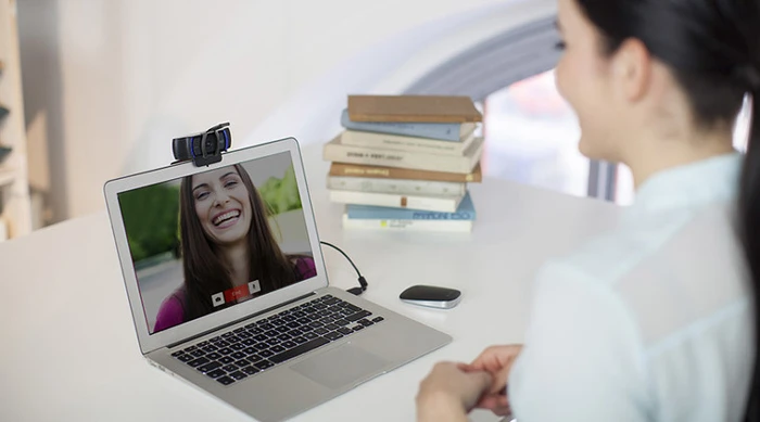 Tại sao cần phải mua webcam tích hợp micro để làm việc trực tuyến tại nhà