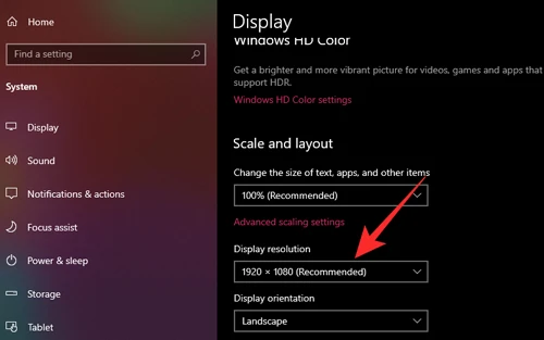 Cuộn xuống cho đến khi bạn thấy phần Display Resolution. Nhấp vào menu thả xuống.